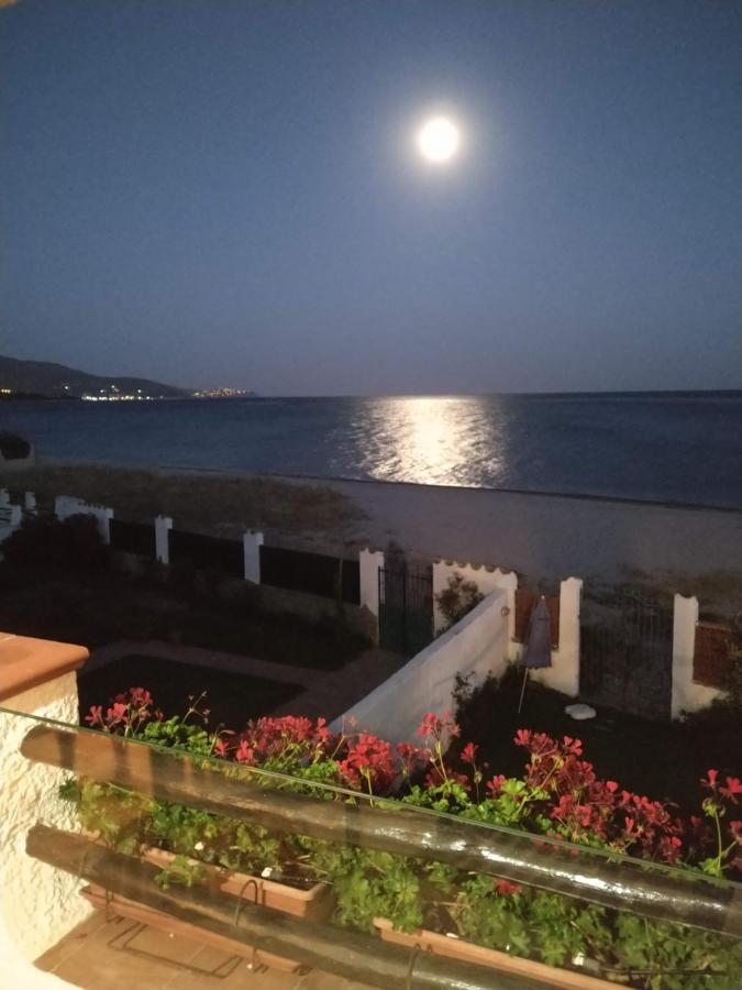 In Front Of The Beach - La Terrazza Sul Mare Flumini di Quartu Eksteriør bilde
